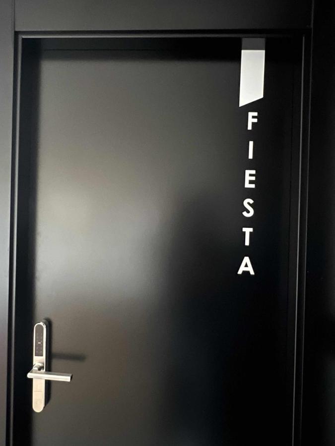 Fiesta Cama Individual Modern & Luxury Apartment Малага Екстериор снимка